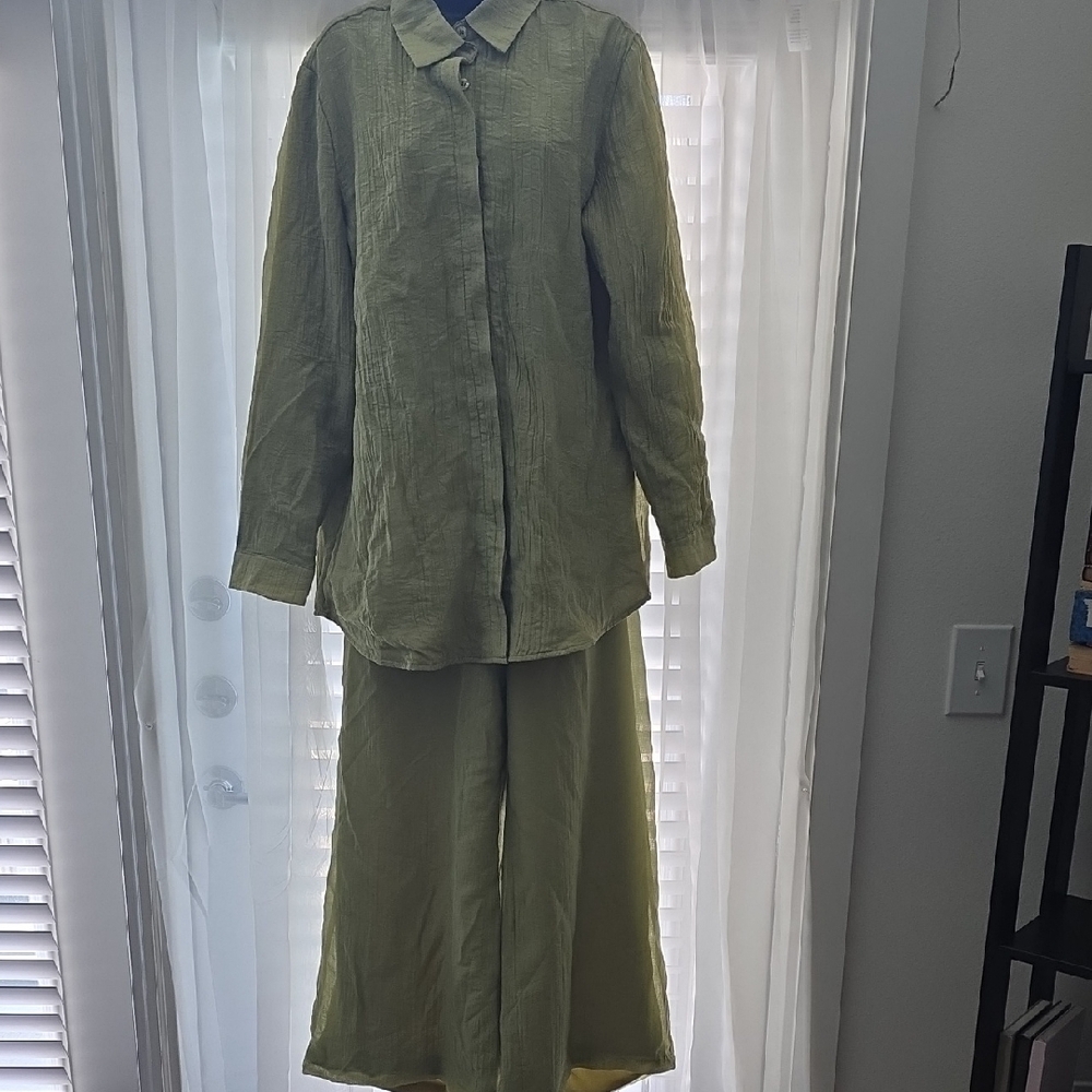 Hanan Textured Button Down Top & Wide Leg Pants - Cypress Green - Picture 10 of 10